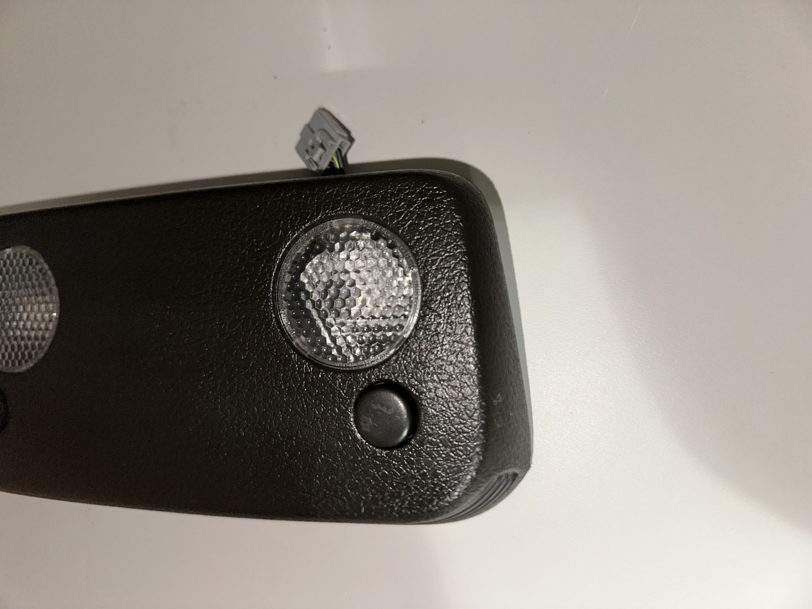05-09 Ford Mustang Dome Light Housing Black OEM With Wiring And Bulbs