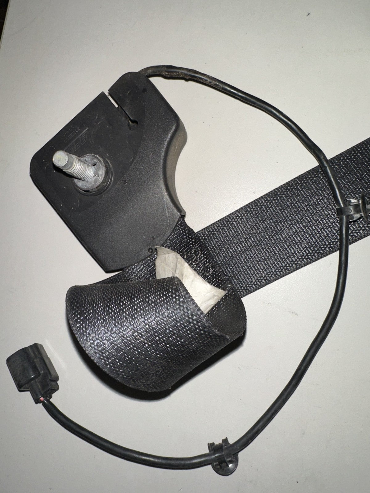05-06 Ford Mustang Passenger Right RH Front Seatbelt With Trim OEM Black Belt