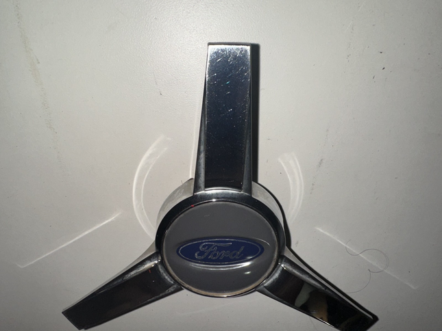 05-09 Ford Mustang 3-bar Spinner Wheel Chrome Center Cap Ford Logo OEM