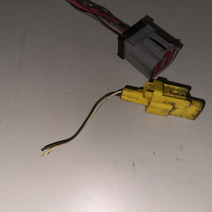 05-09 Ford Mustang Lower Front Seat Wire Plugs OEM RH Passenger