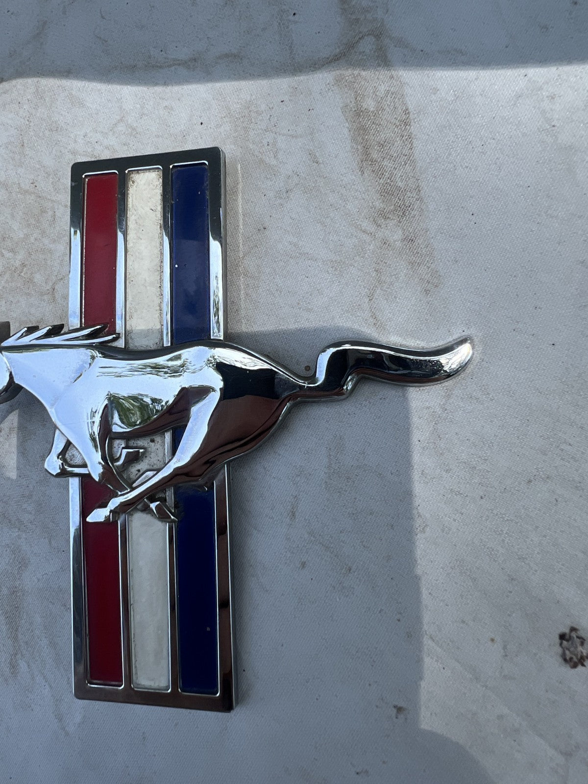 05-09 Ford Mustang V6 Horse Pony Fender Badges Prancing Horse OEM