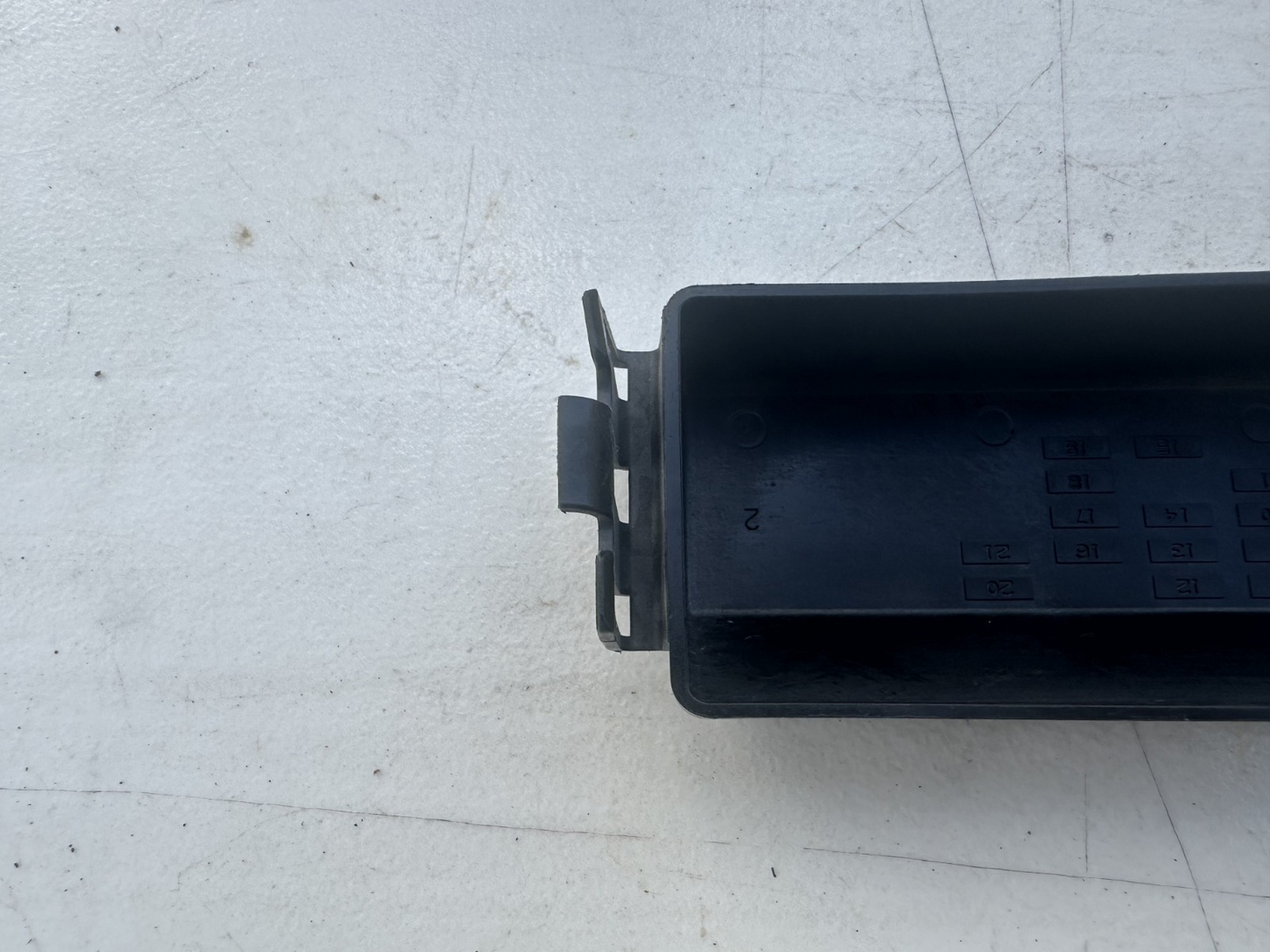 05-09 Ford Mustang BCM Body Control Module Fuse Panel Cover OEM