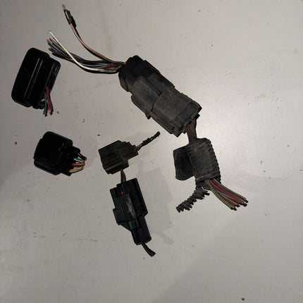 05-06 Ford Mustang Miscellaneous Eletrical Connectors Plugs OEM W/ Wires