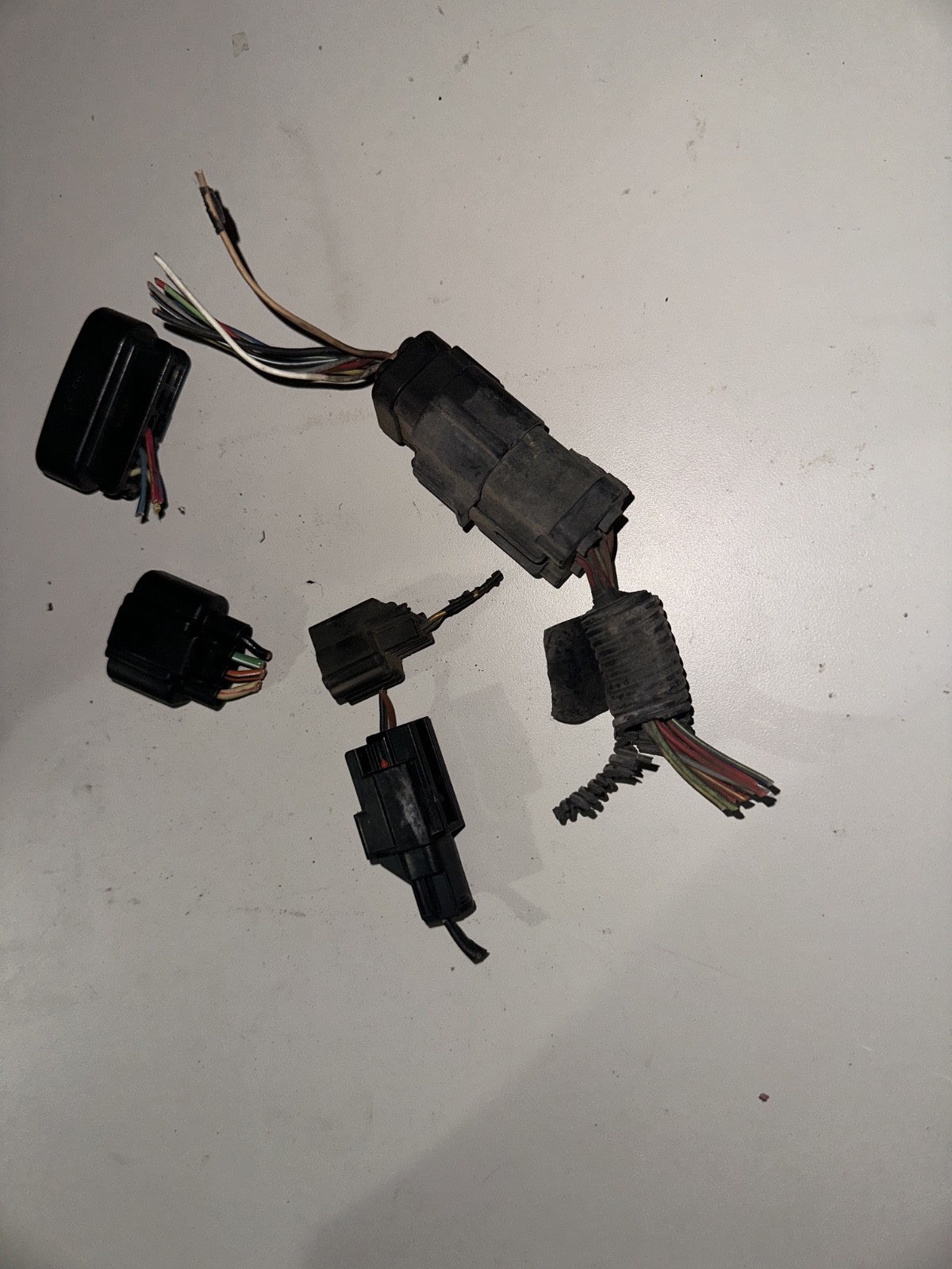 05-06 Ford Mustang Miscellaneous Eletrical Connectors Plugs OEM W/ Wires