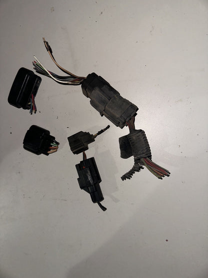 05-06 Ford Mustang Miscellaneous Eletrical Connectors Plugs OEM W/ Wires