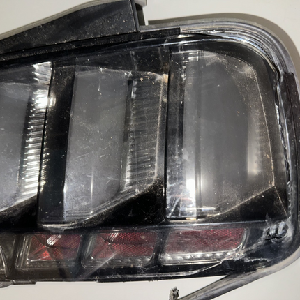 05-09 Ford Mustang LED Tail light With Wiring RH Passenger DAMAGED