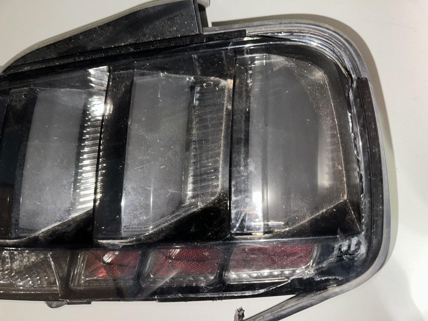 05-09 Ford Mustang LED Tail light With Wiring RH Passenger DAMAGED