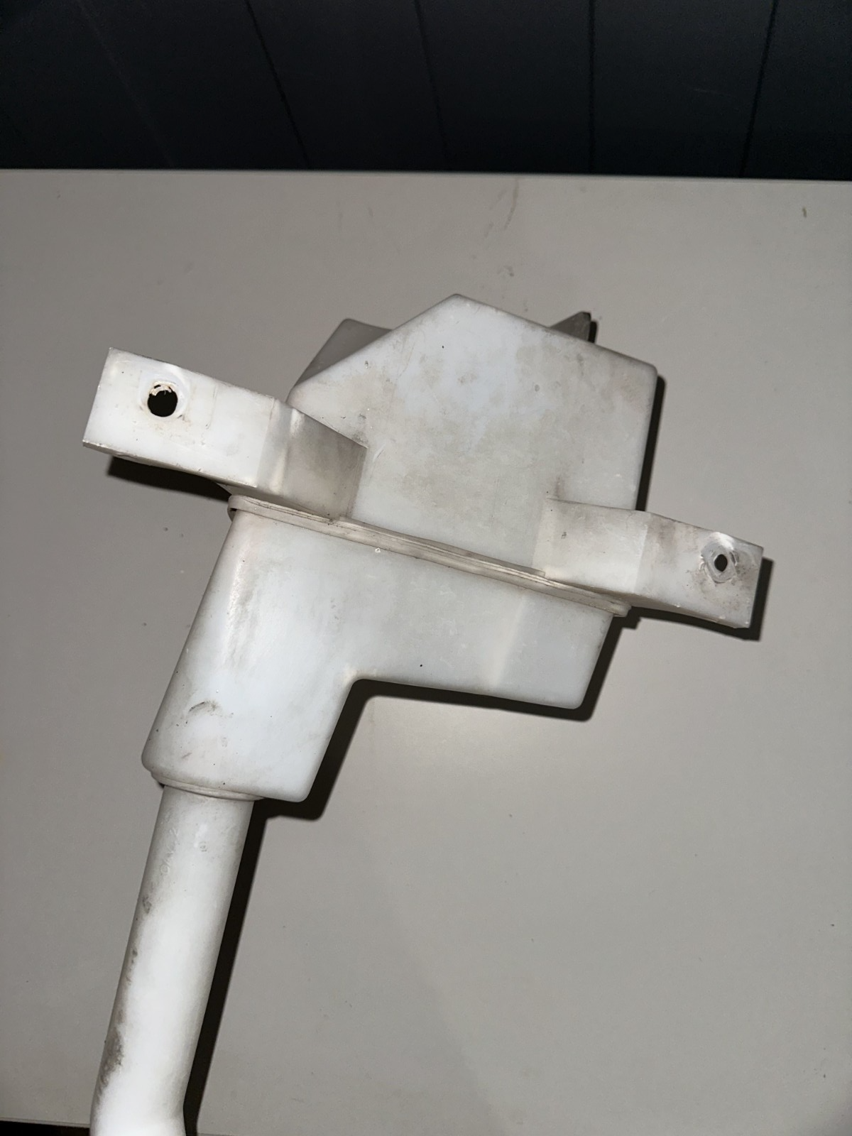 05-09 Ford Mustang Washer Bottle Reservoir With Pump OEM Motorcraft