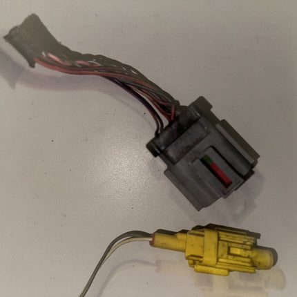 05-09 Ford Mustang Lower Front Seat Wire Plugs OEM RH Passenger