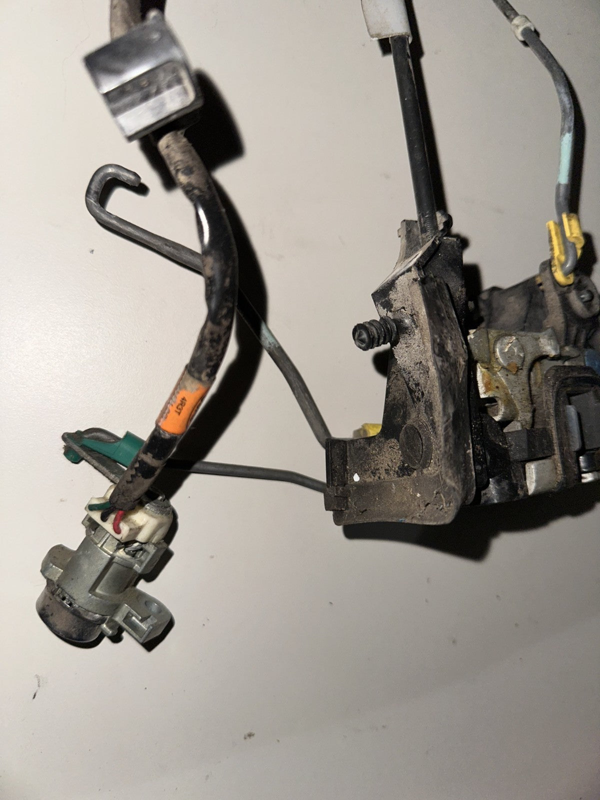 05-09 Ford Mustang Driver Left Door Lock Latch Actuator OEM W/ Keyhole