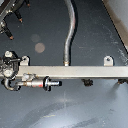 05-07 Ford Mustang 4.6 3V GT OEM Injector Fuel Rail With Sensor & Injectors