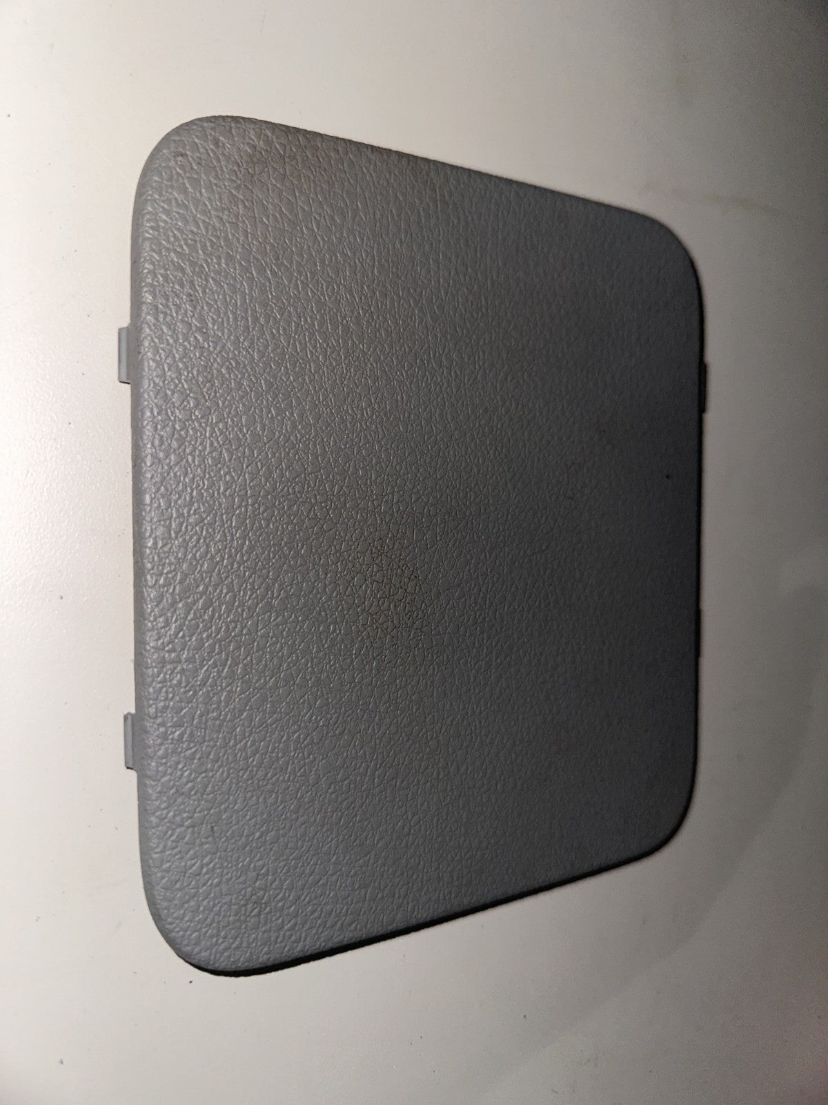05-09 Ford Mustang Passenger Lower Dove Grey Fuse Box Cover Trim OEM
