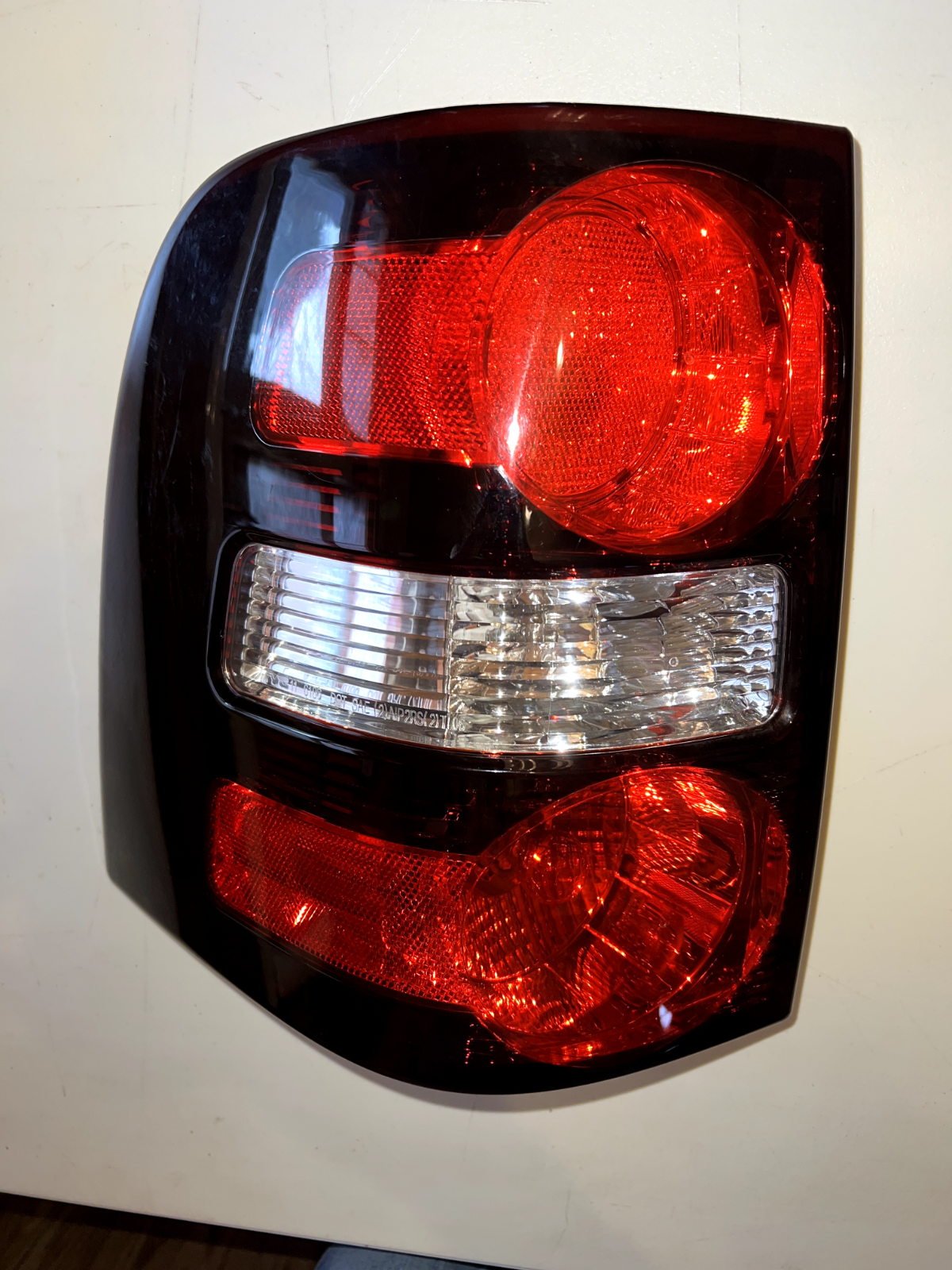 06-10 Ford Explorer Driver Side LH Quarter Mounted Taillight Lamp With Bulbs