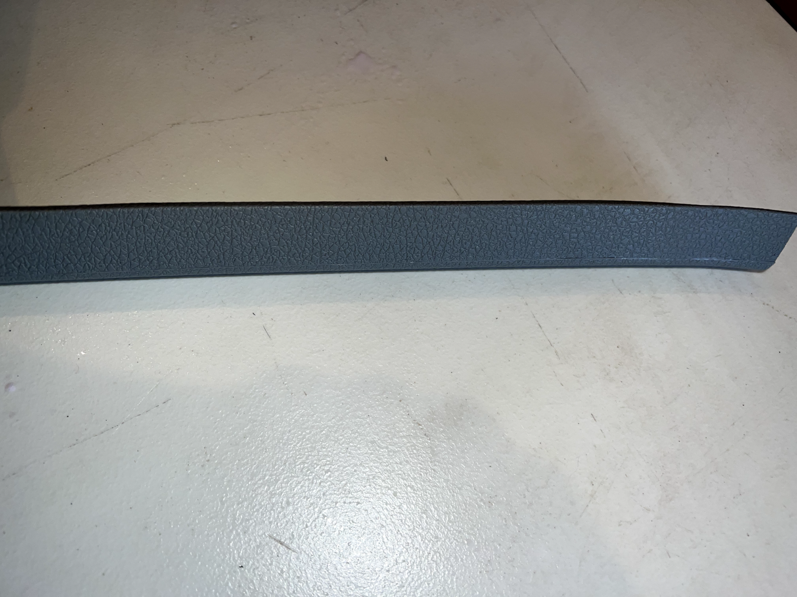 05-09 Ford Mustang Passenger Lower Kick Panel Grey Fuse Box Cover OEM 
