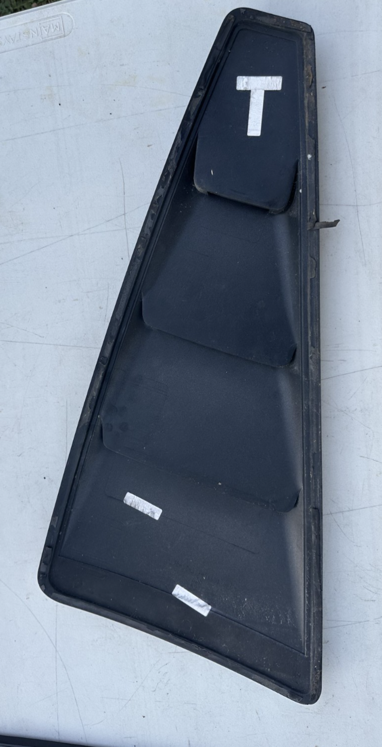 05-14 Ford Mustang SpeedForm Quarter Window Louvers Gloss Black Pair RH & LH