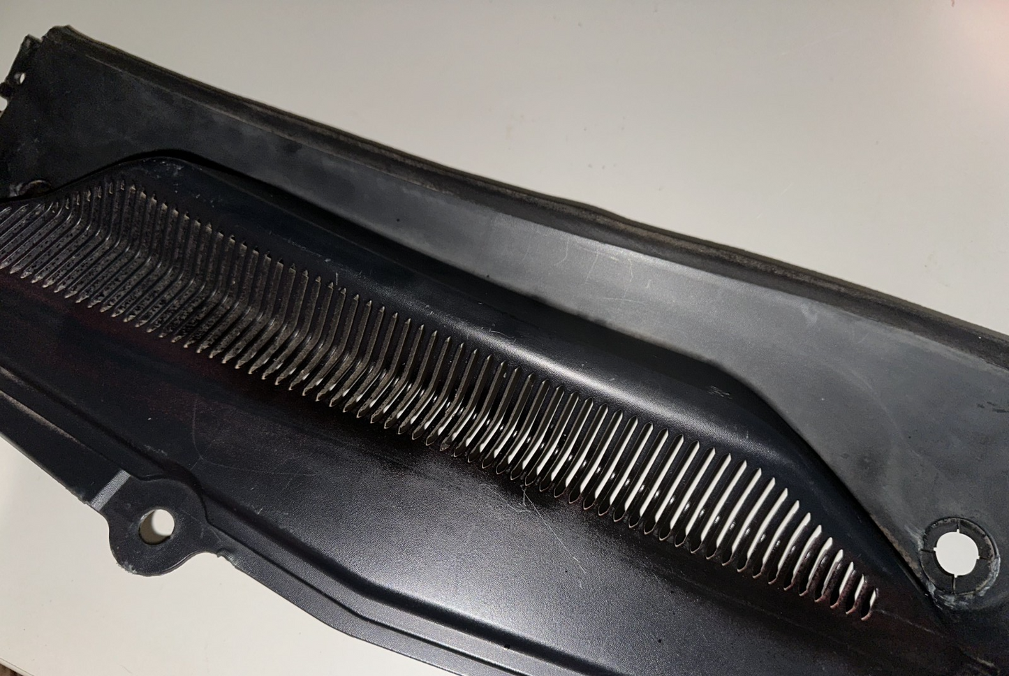 05-09 Ford Mustang LH & RH Driver Passenger Wiper Dash Top Cowl Grille Vent OEM