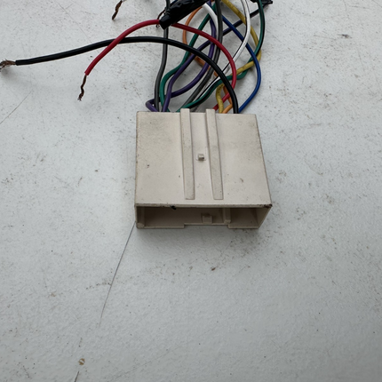 05-09 Ford Mustang Aftermarket Radio Wiring Plug W/ Shaker 500 Adapter