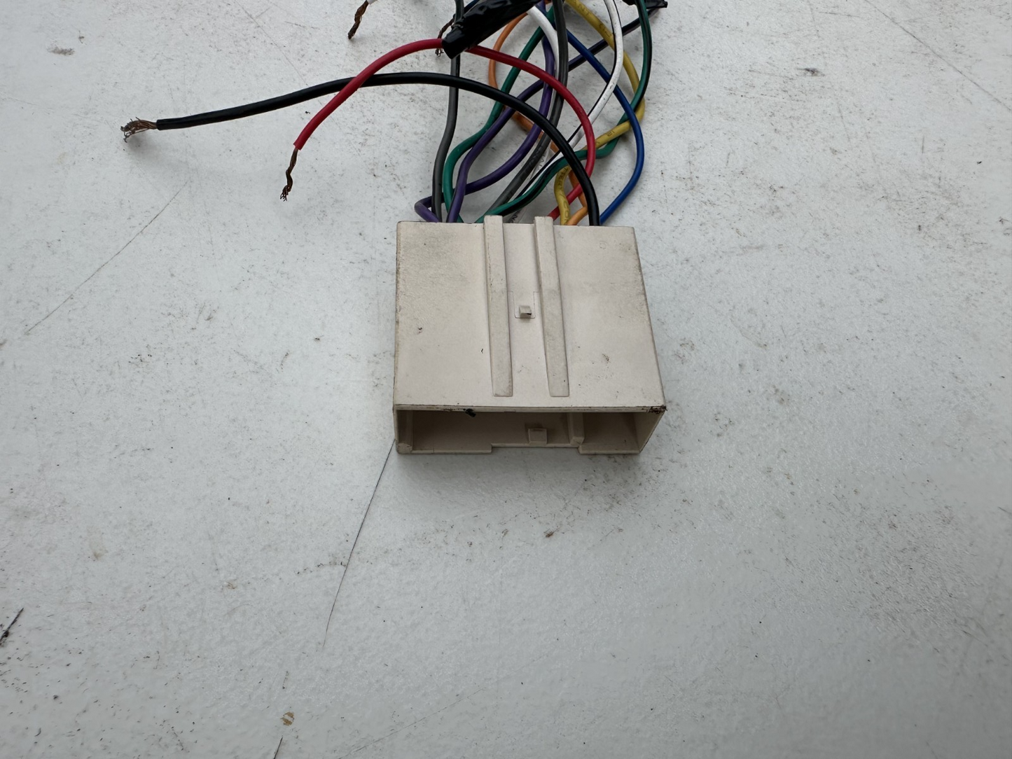 05-09 Ford Mustang Aftermarket Radio Wiring Plug W/ Shaker 500 Adapter