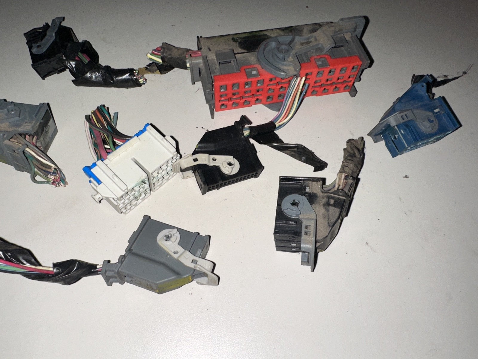 05-06 Ford Mustang BCM Connectors Body Control Module Plug Ins OEM