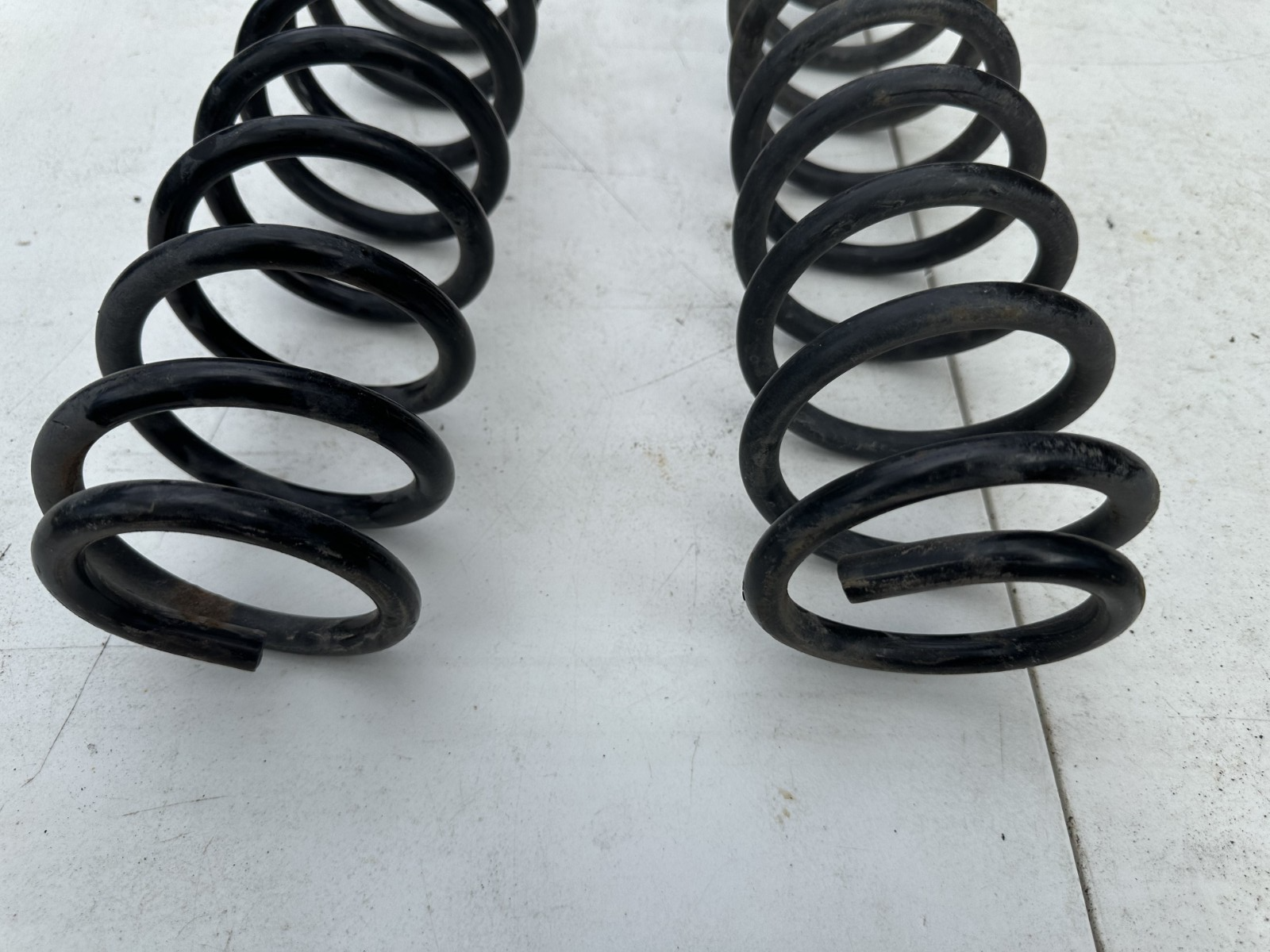 10-14 Ford Mustang OEM Rear Springs Pair Set LH RH