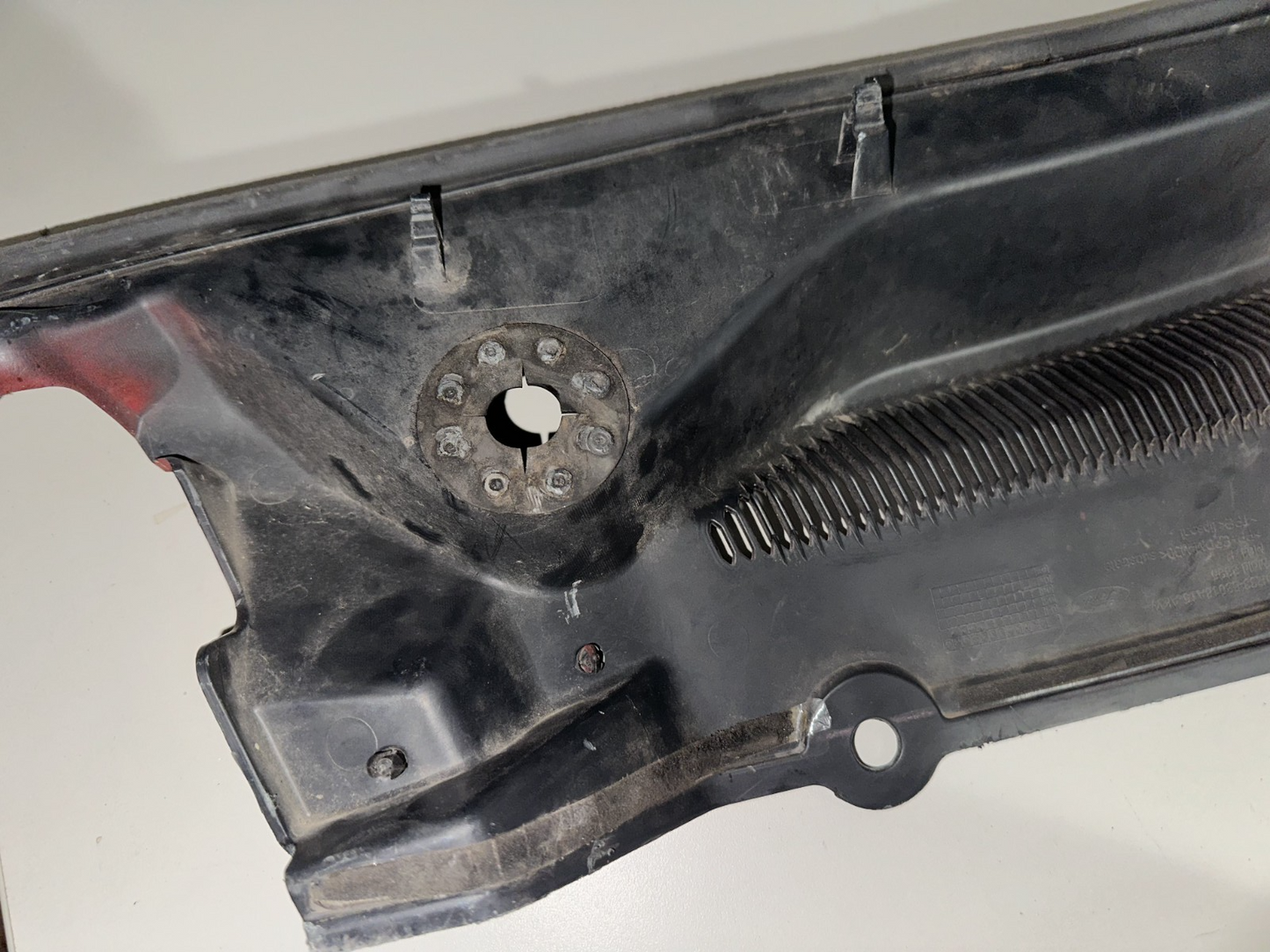05-09 Ford Mustang LH & RH Driver Passenger Wiper Dash Top Cowl Grille Vent OEM