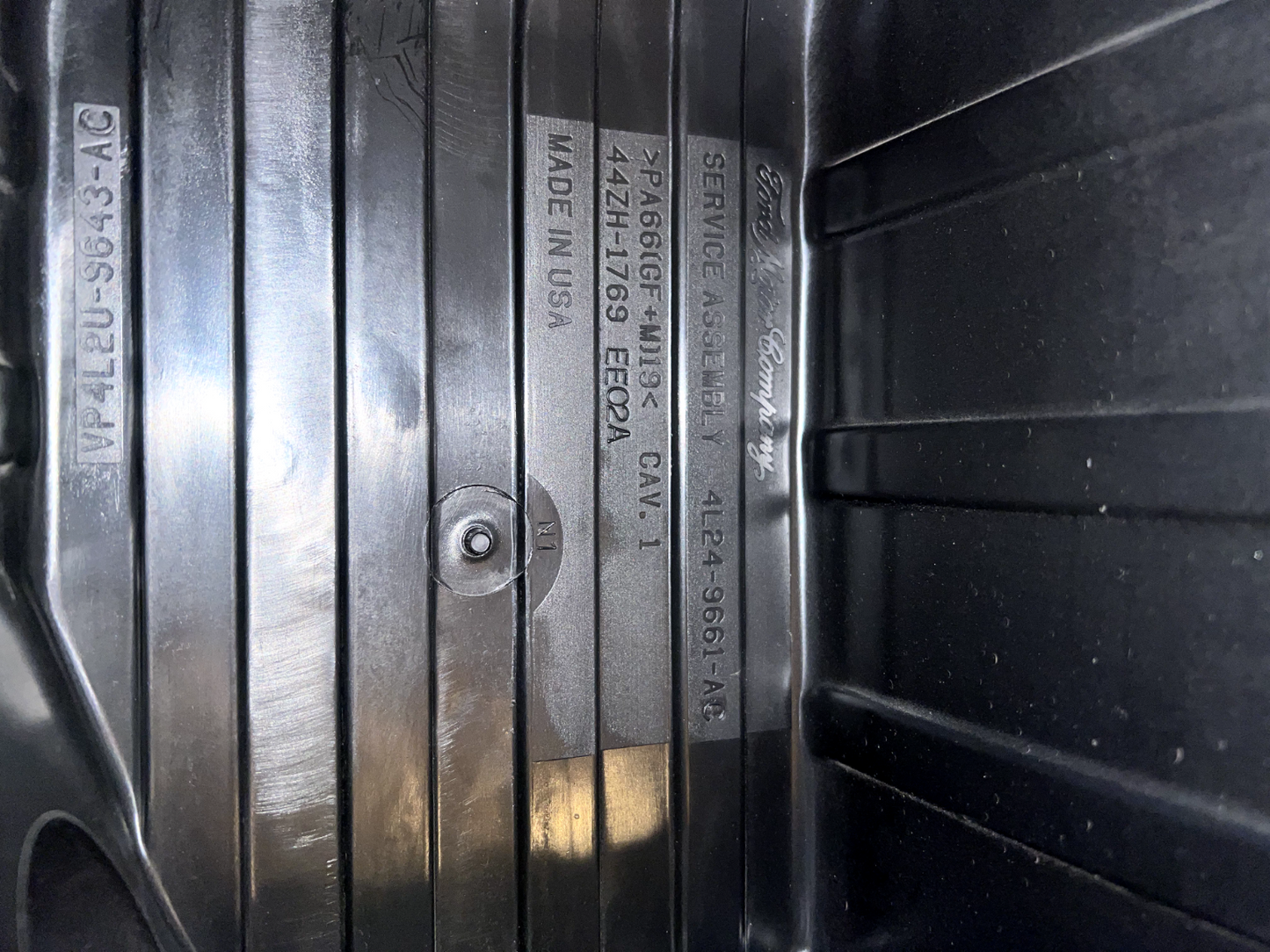 06-10 Ford Explorer 4.0L AirBox Top With Mass Airflow Sensor TOP ONLY OEM