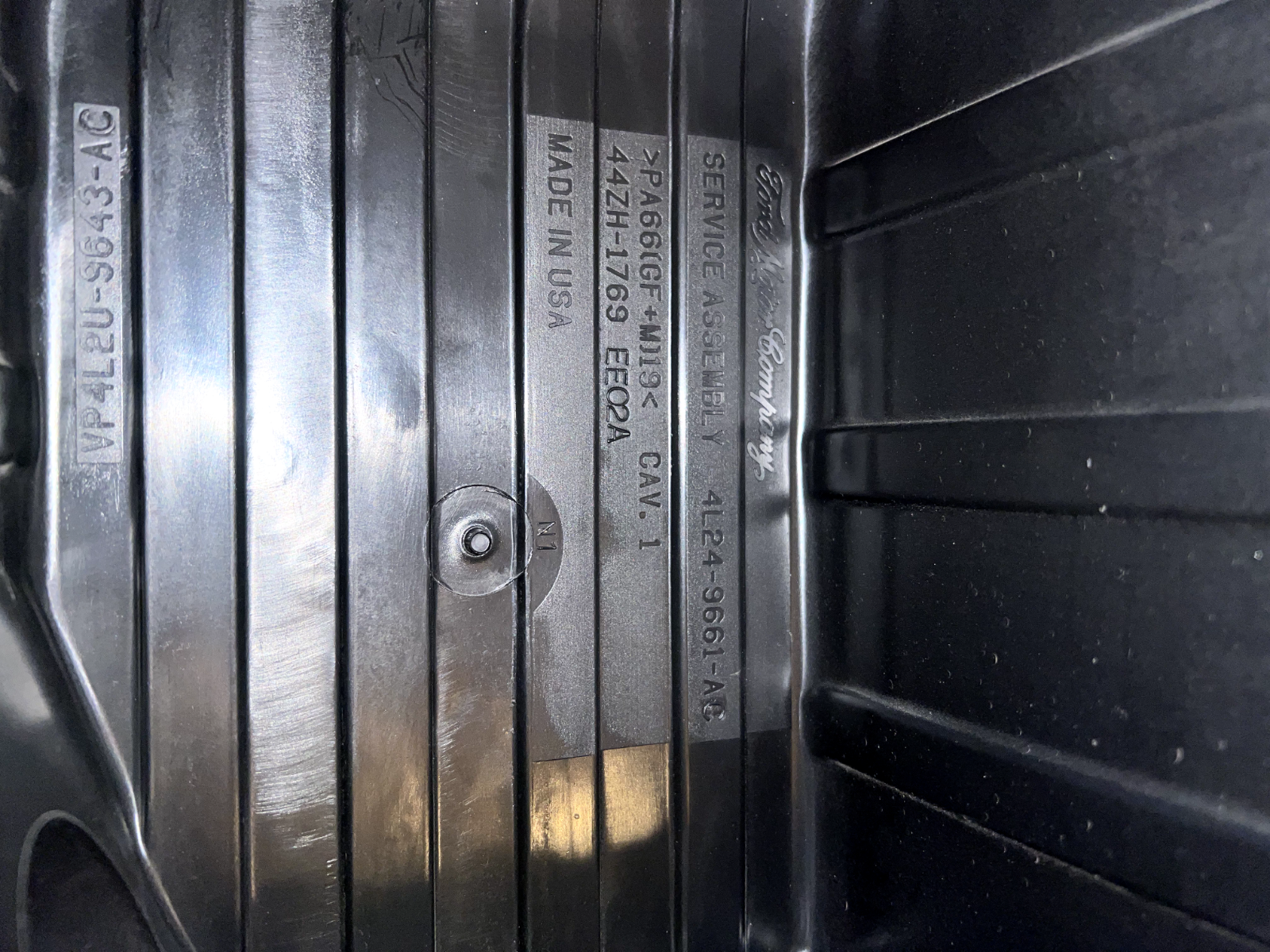 06-10 Ford Explorer 4.0L AirBox Top With Mass Airflow Sensor TOP ONLY OEM