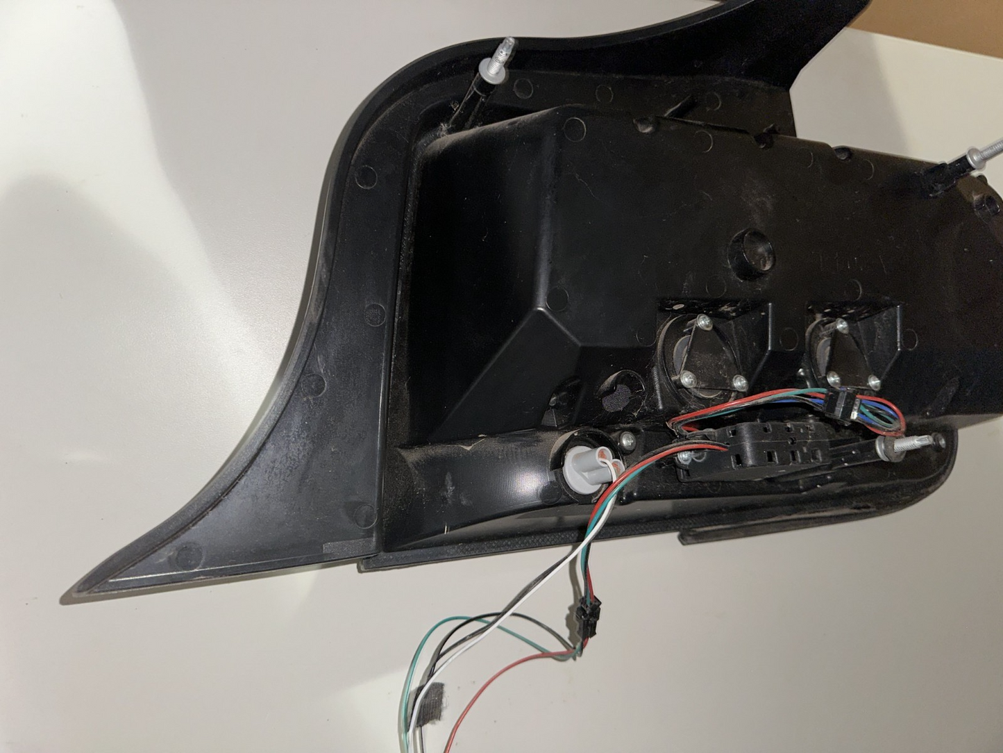 05-09 Ford Mustang LED Tail light With Wiring LH Driver With All Bulbs Working