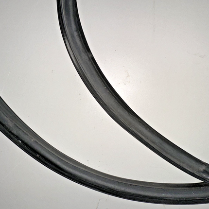 05-09 Ford Mustang Lower Door To Body Weather Strip OEM RH Passenger