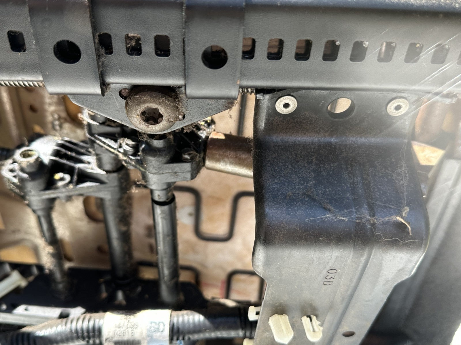 05-09 Ford Mustang 6 Way Power Seat Track Driver LH OEM W/ Seat Base V6 Cloth