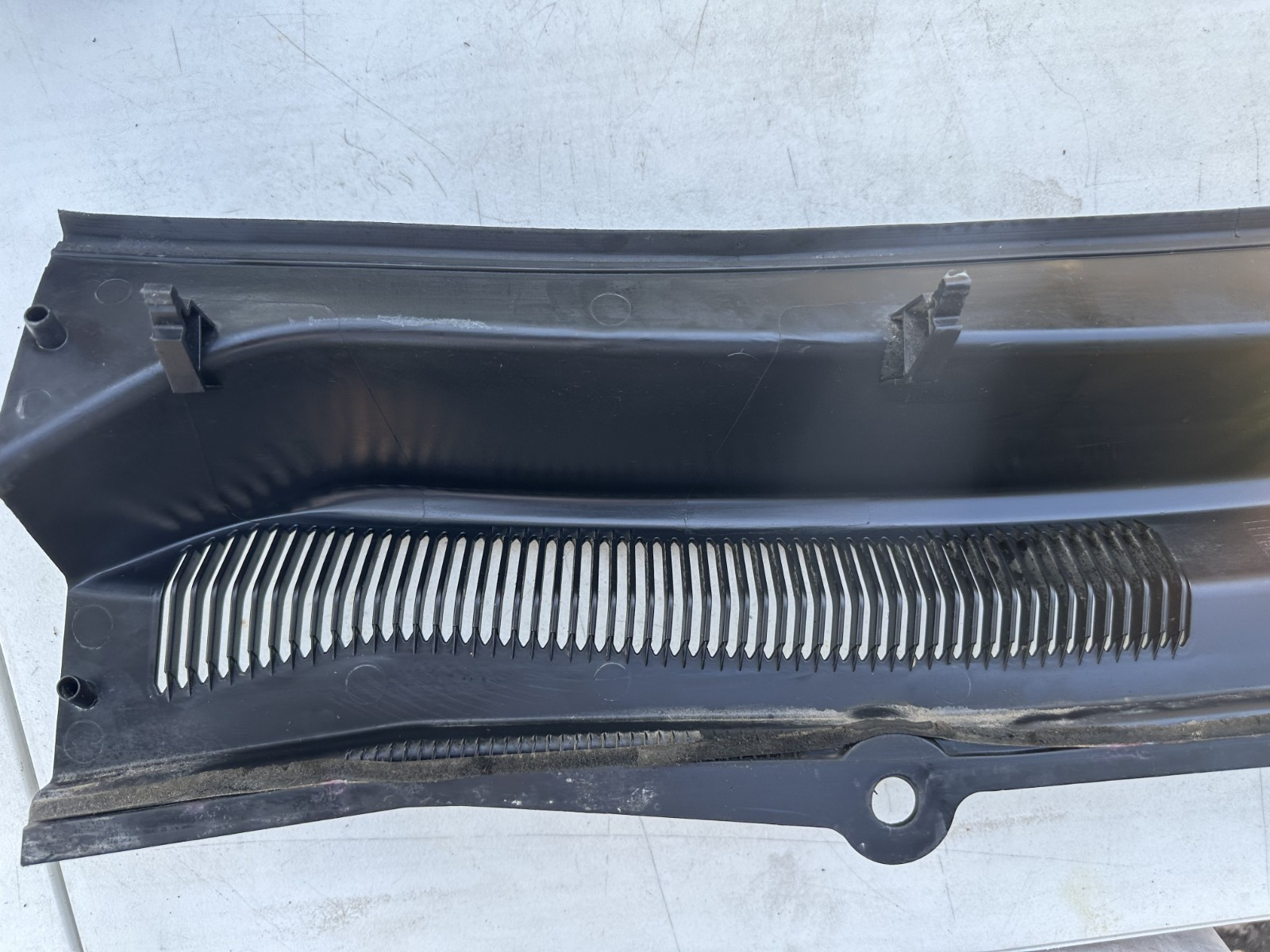05-09 Ford Mustang LH & RH Driver Passenger Wiper Dash Top Cowl Grille Vent OEM
