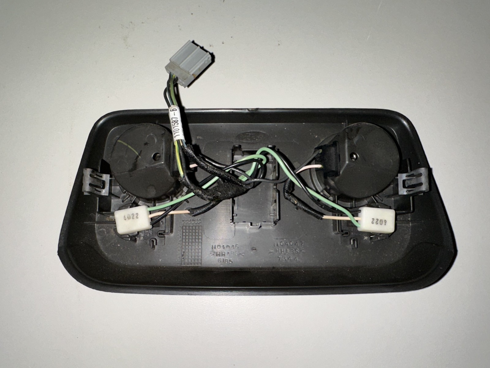 05-09 Ford Mustang Dome Light Housing Black OEM With Wiring And Bulbs