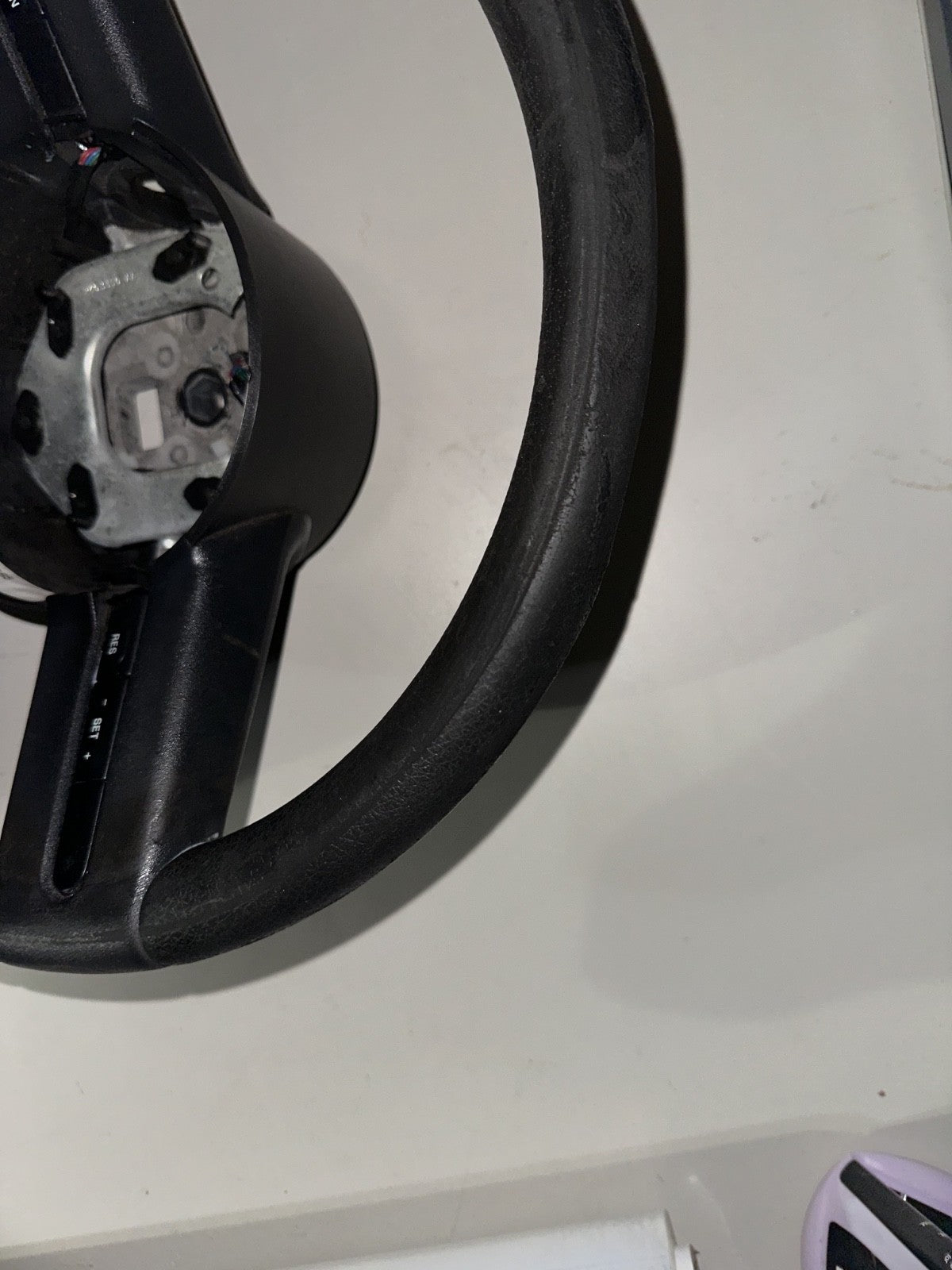 05-09 Ford Mustang Base Vinyl Steering Wheel OEM Black With Wiring