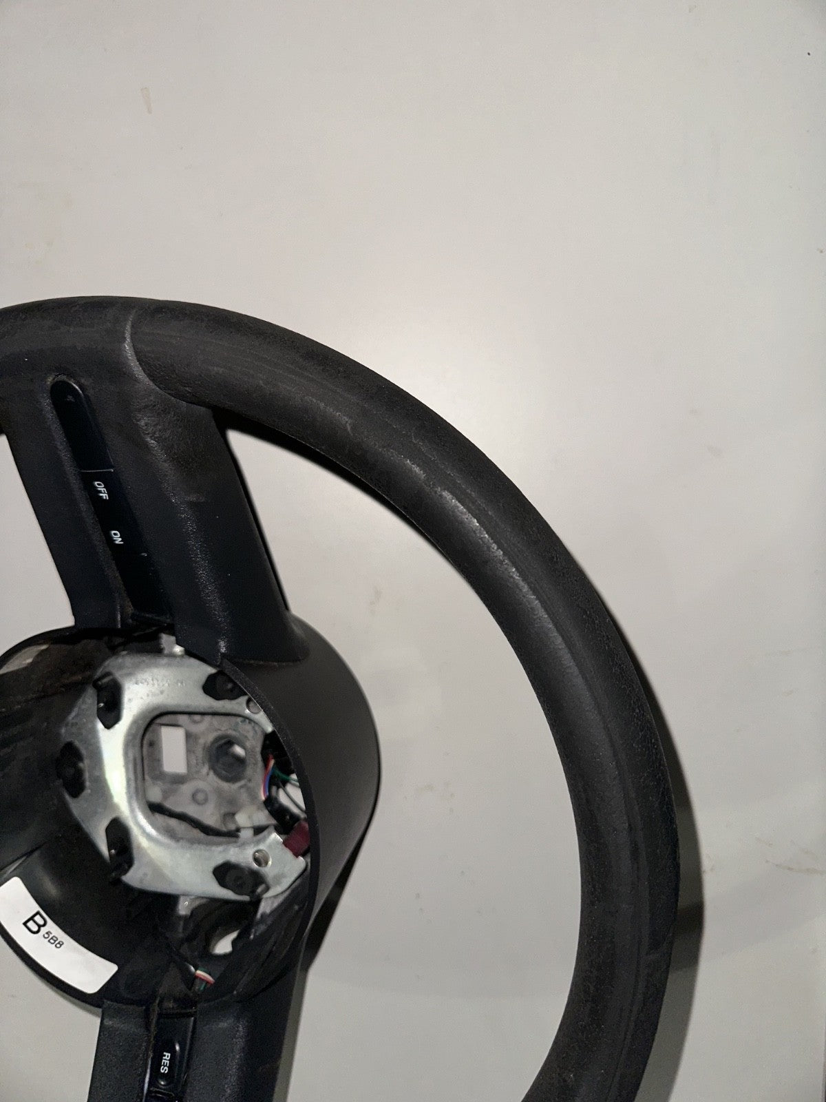 05-09 Ford Mustang Base Vinyl Steering Wheel OEM Black With Wiring