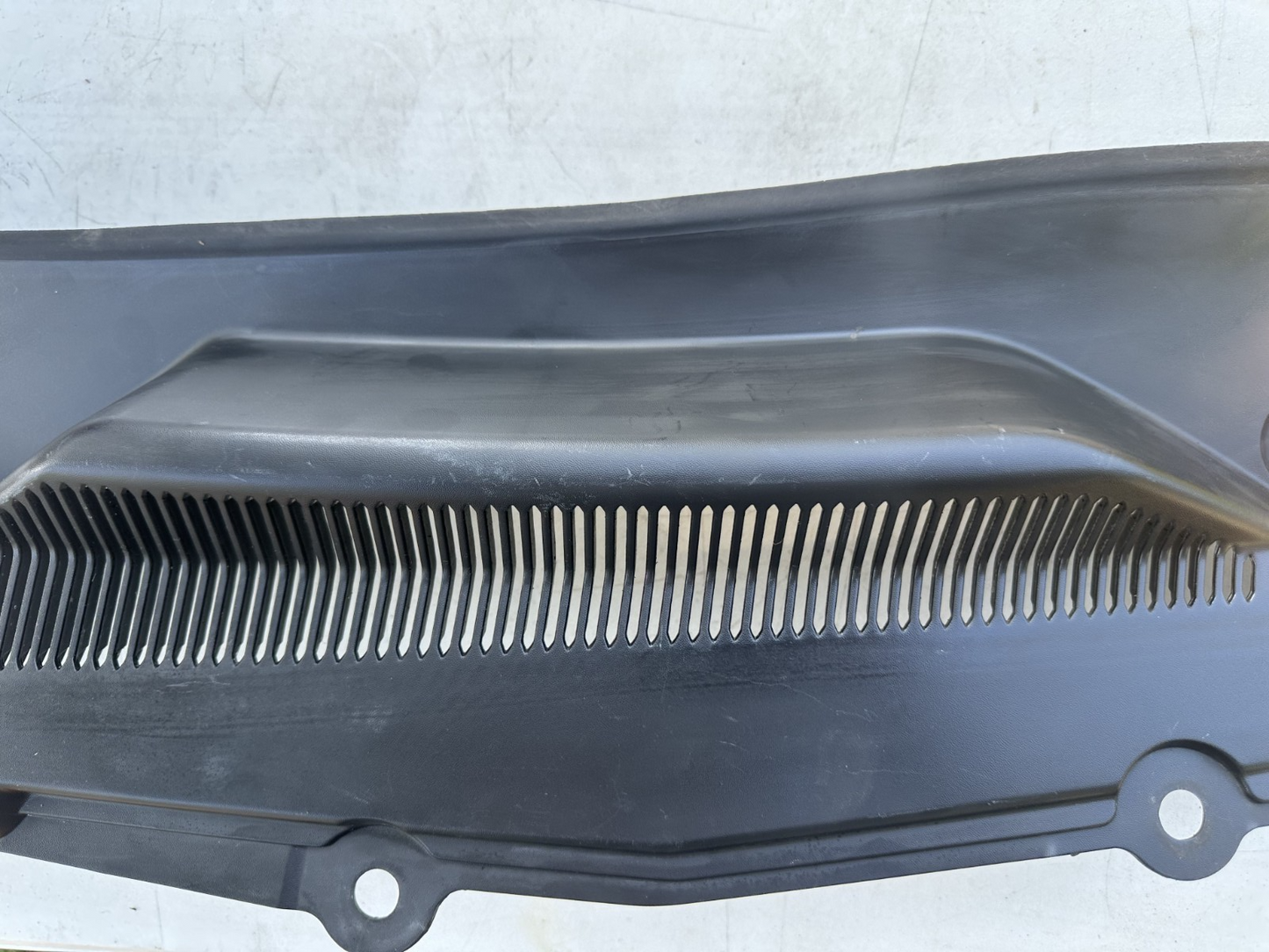 05-09 Ford Mustang LH & RH Driver Passenger Wiper Dash Top Cowl Grille Vent OEM