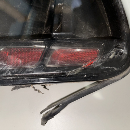 05-09 Ford Mustang LED Tail light With Wiring RH Passenger DAMAGED