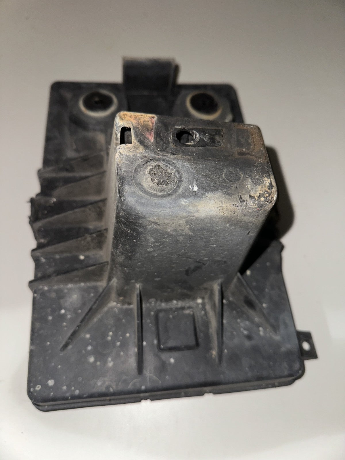 05-09 Ford Mustang Battery Tray OEM 6R33-10723-AA